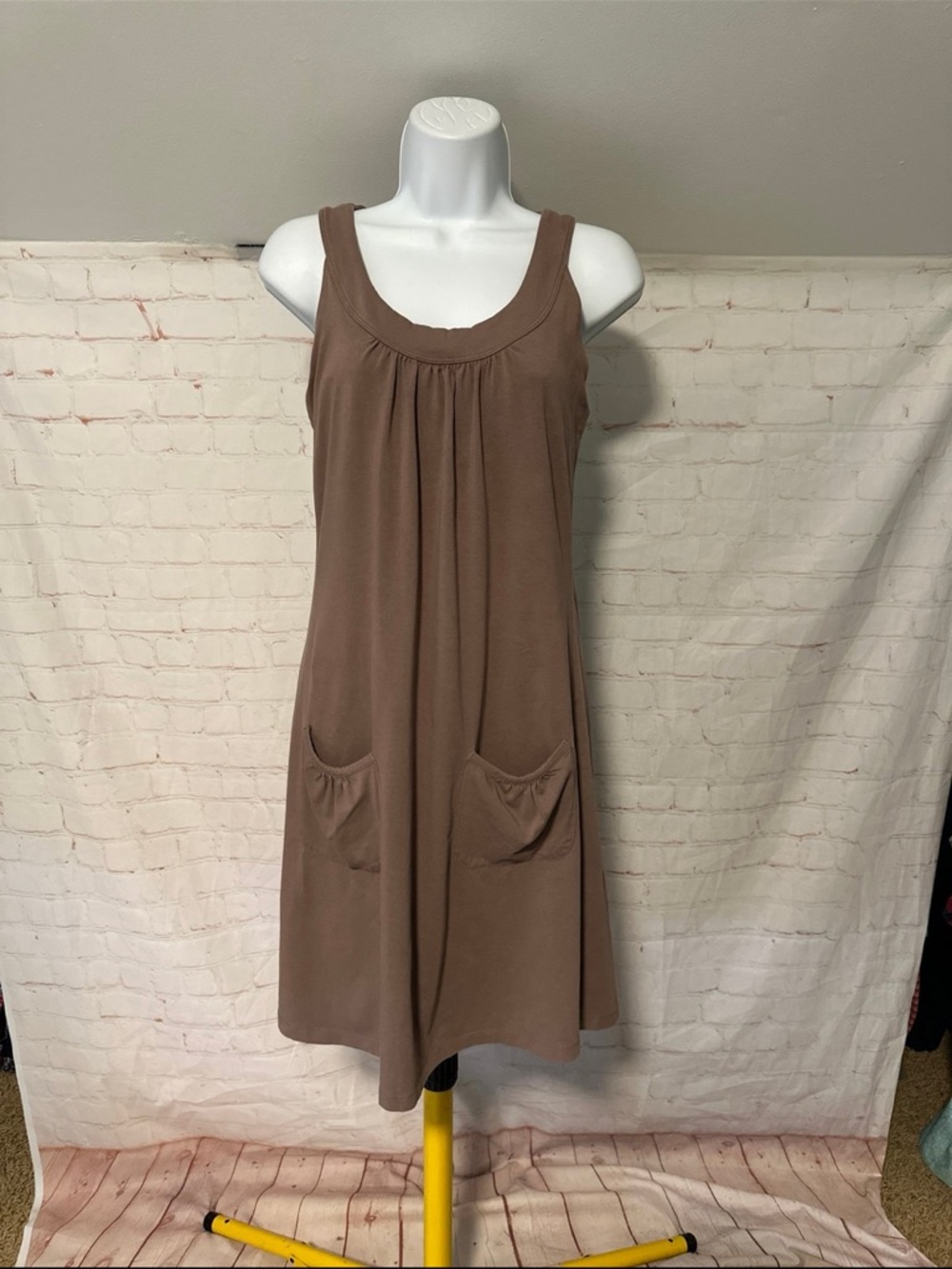 Athleta Sleeveless Scoop
Neck Dress M